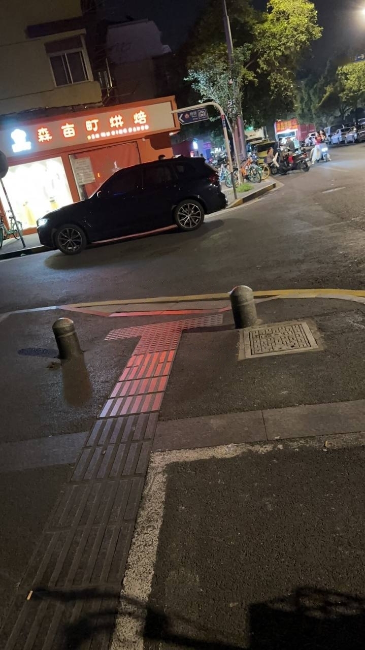 茶南菜市场附近，站楼面馆对面，